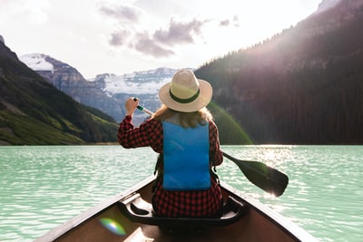 Stroke of the woman sitting in the boat
